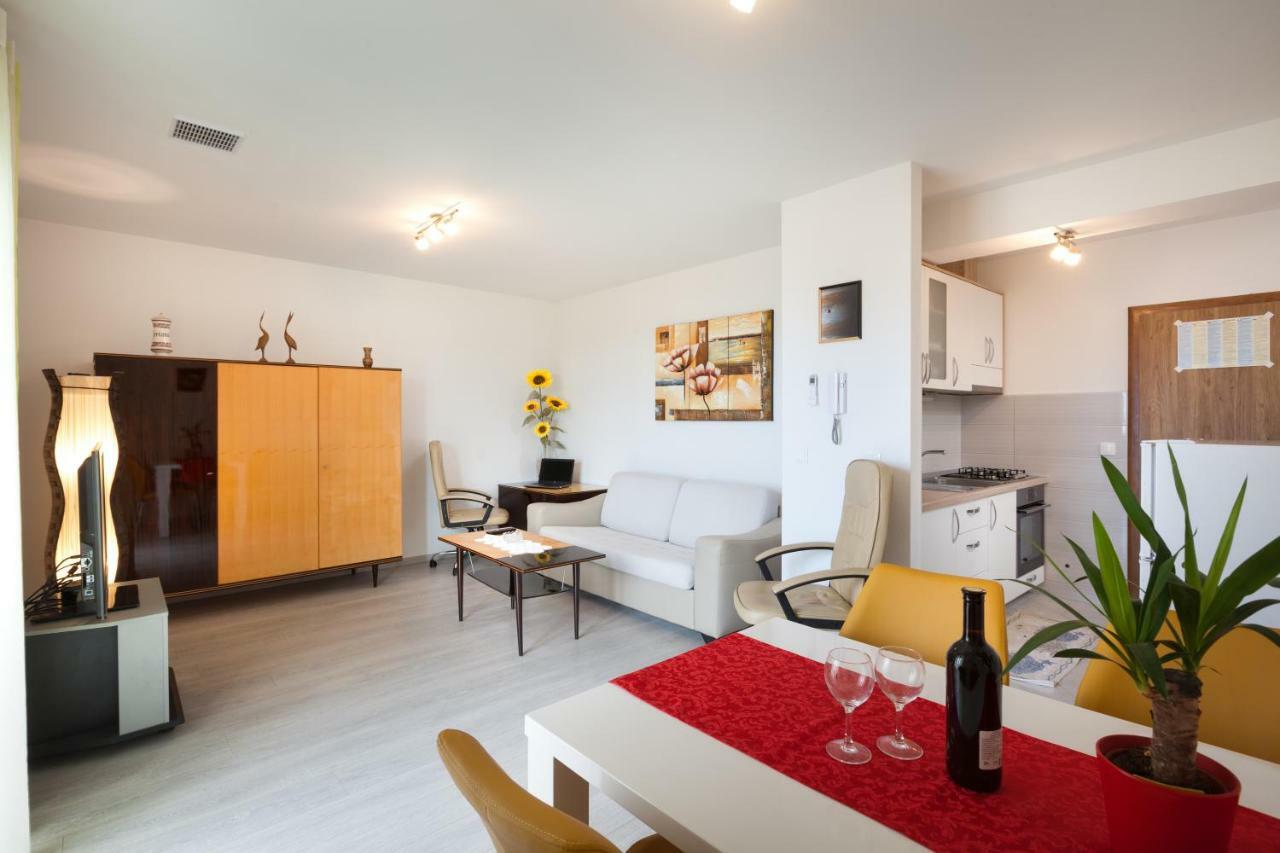 Apartments Turtle Gardens Makarska Exterior foto